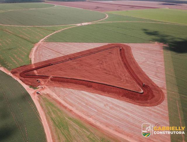Escavação do Caixote. Fazenda Buritis